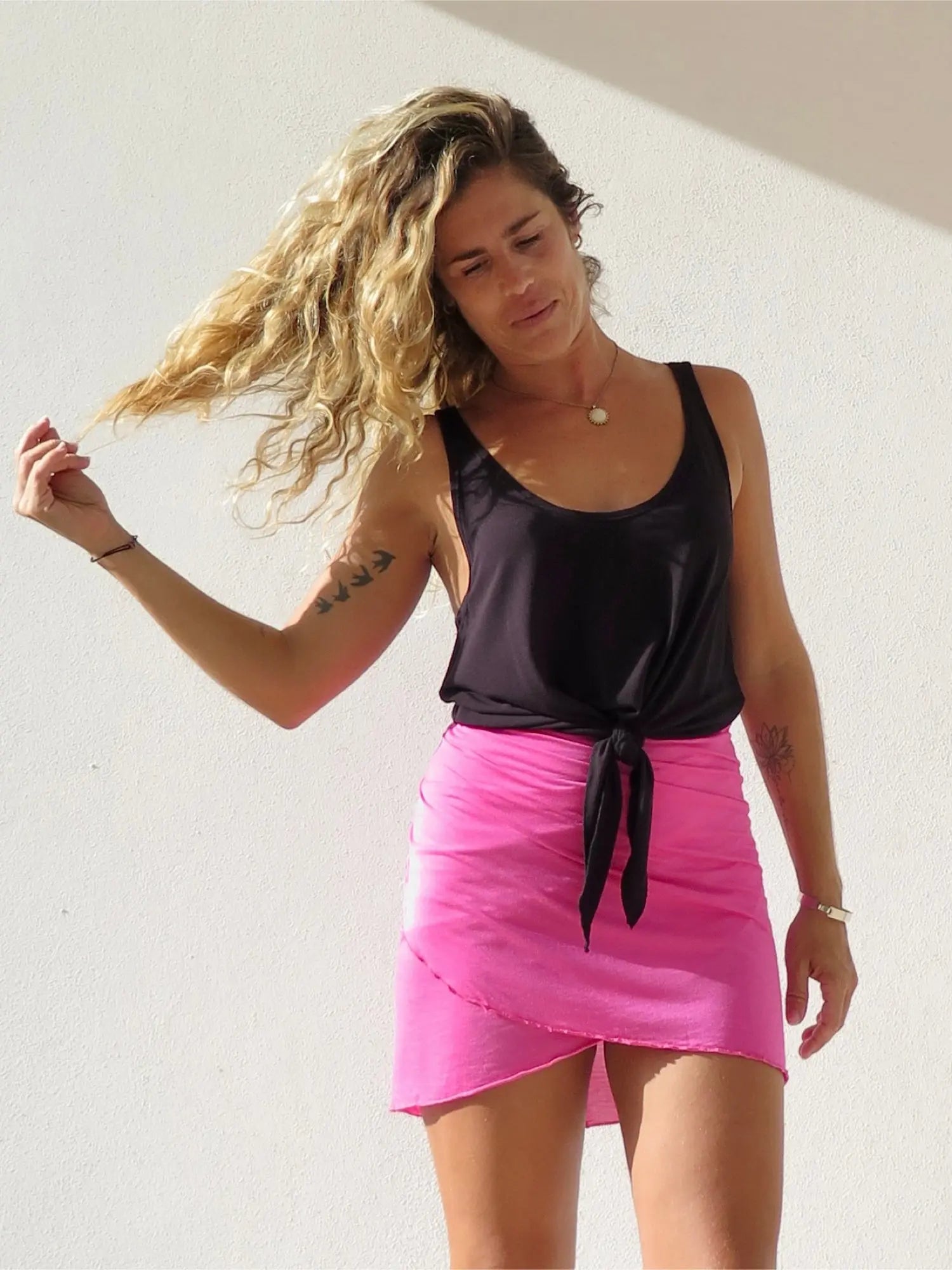 Top fluido nudo de modal negro - Image #3