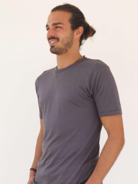 Camiseta gris oscuro de algodón orgánico y bambú