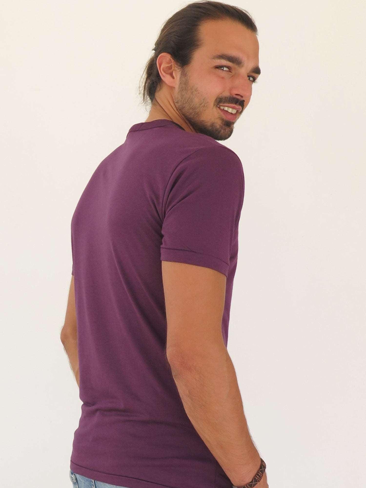 Camiseta morada de algodón orgánico y bambú