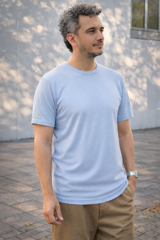 Camiseta azul claro de algodón orgánico y bambú