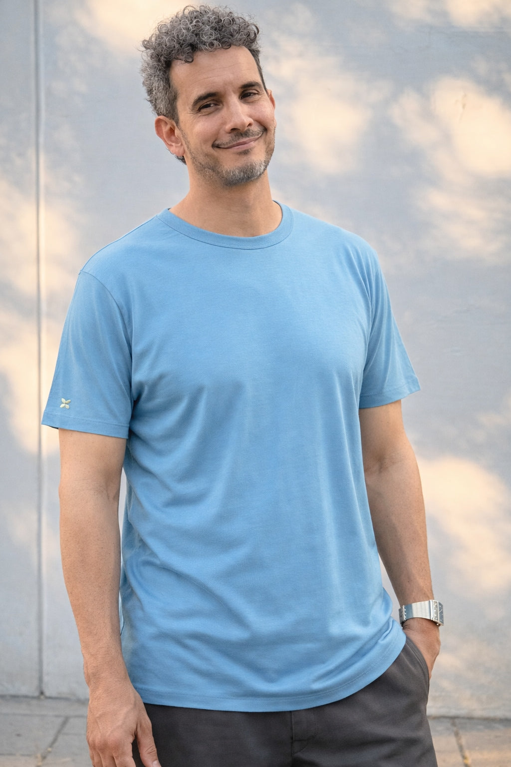 Camiseta azul mar de algodón orgánico y bambú
