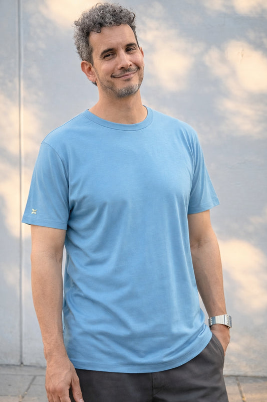 Camiseta azul mar de algodón orgánico y bambú